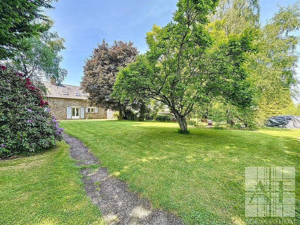 Maison à SAINT-DENIS-DE-GASTINES