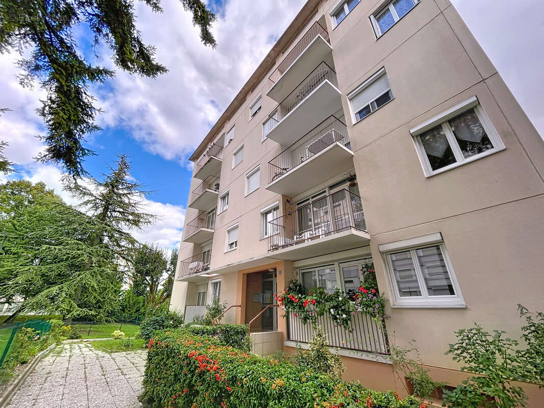 Appartement à CHENOVE