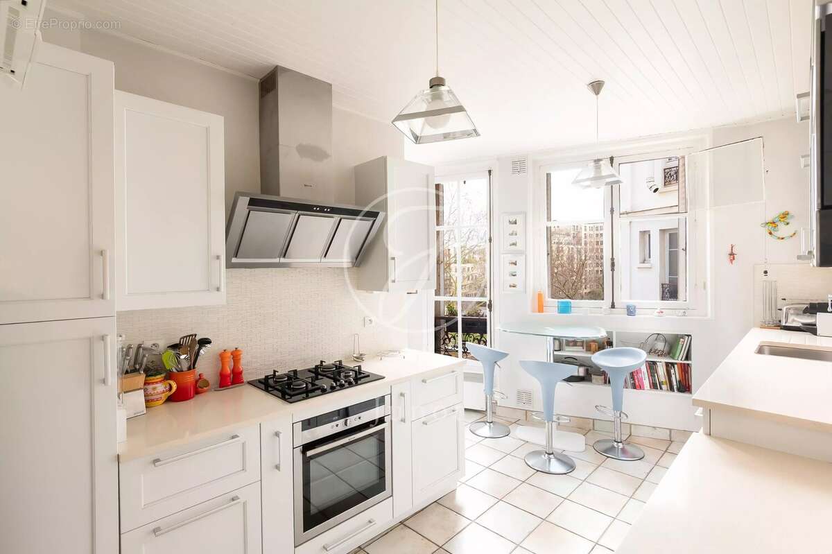 Appartement à PARIS-16E