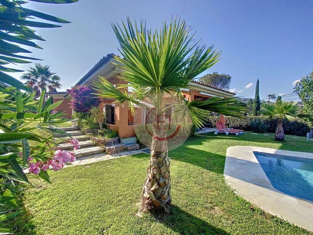 Maison à MANDELIEU-LA-NAPOULE