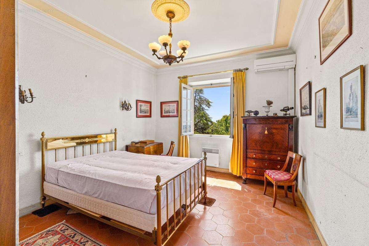 Nice gairaut – villa provençale avec vue mer, piscine, terrain de 2 000 m² et garage de 100 m² - photo 37