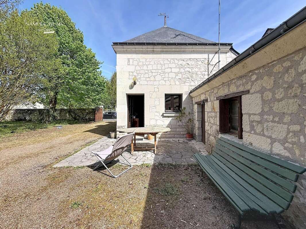 Maison 180 m² à Brain-Sur-Allonnes  - photo 8