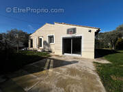 Maison à ENTRAIGUES-SUR-LA-SORGUE