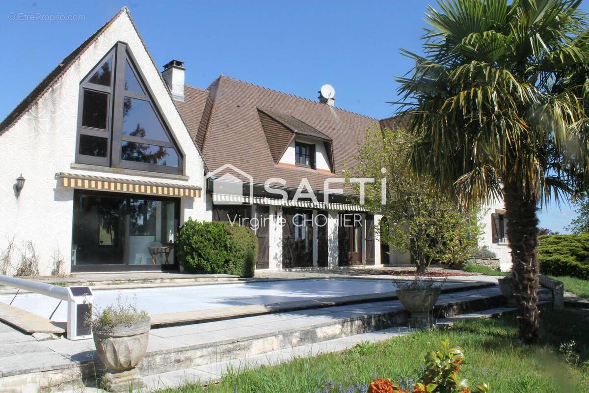 Photo 1 - Maison à SAINT-REMY-EN-ROLLAT