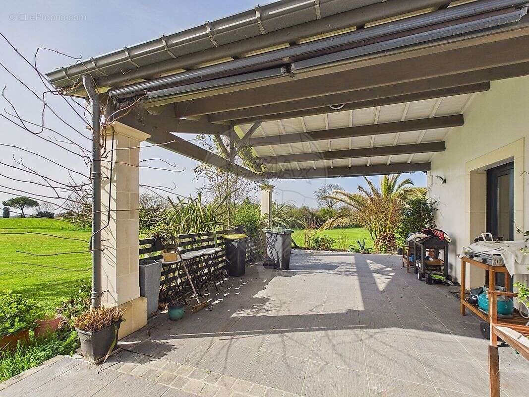 Maison à MESCHERS-SUR-GIRONDE