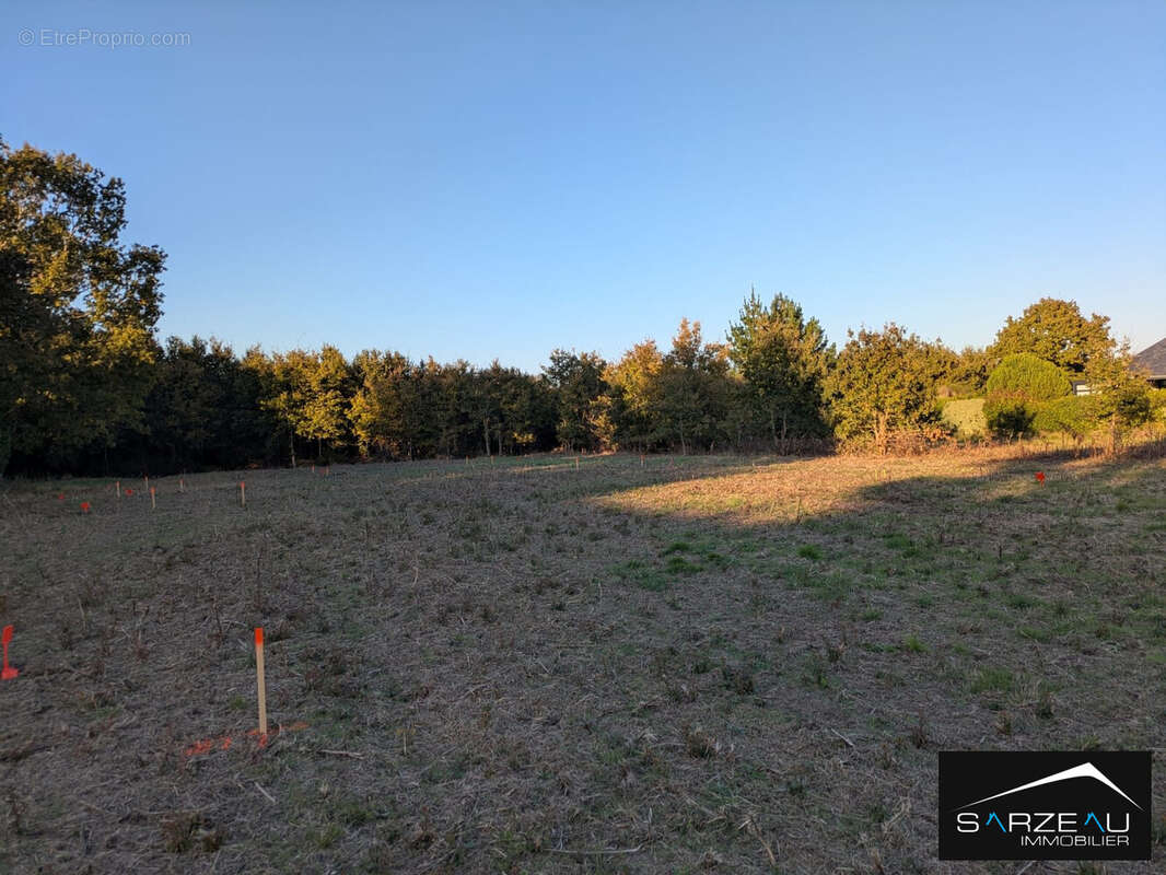 Terrain 612 m² à Le Tour-Du-Parc  - photo 2