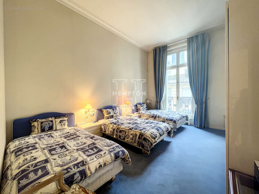 Parix xvième - quartier place victor hugo - 10 pieces - 5 chambres • - photo 10