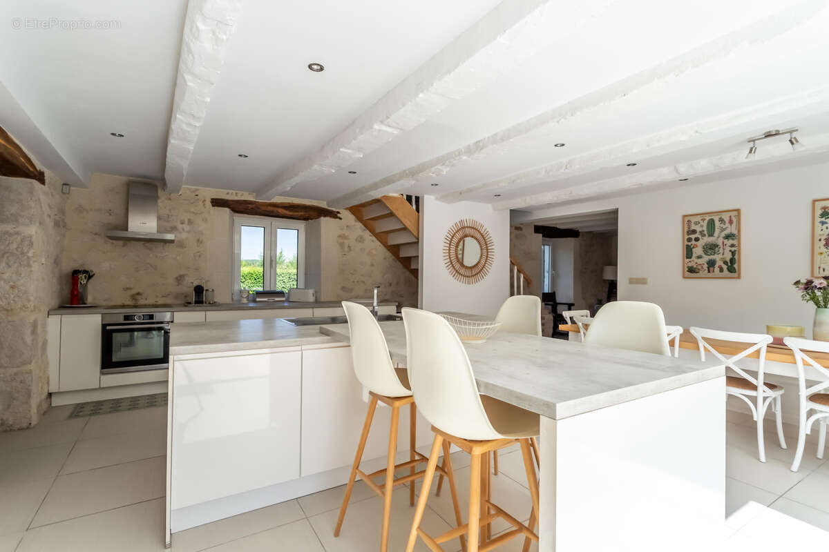 Maison à CASTELNAU-MONTRATIER