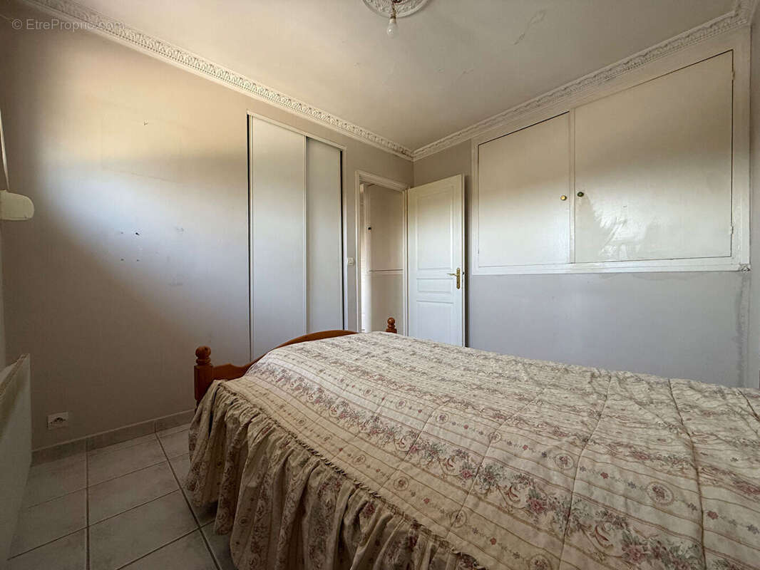 Maison à NEYRON
