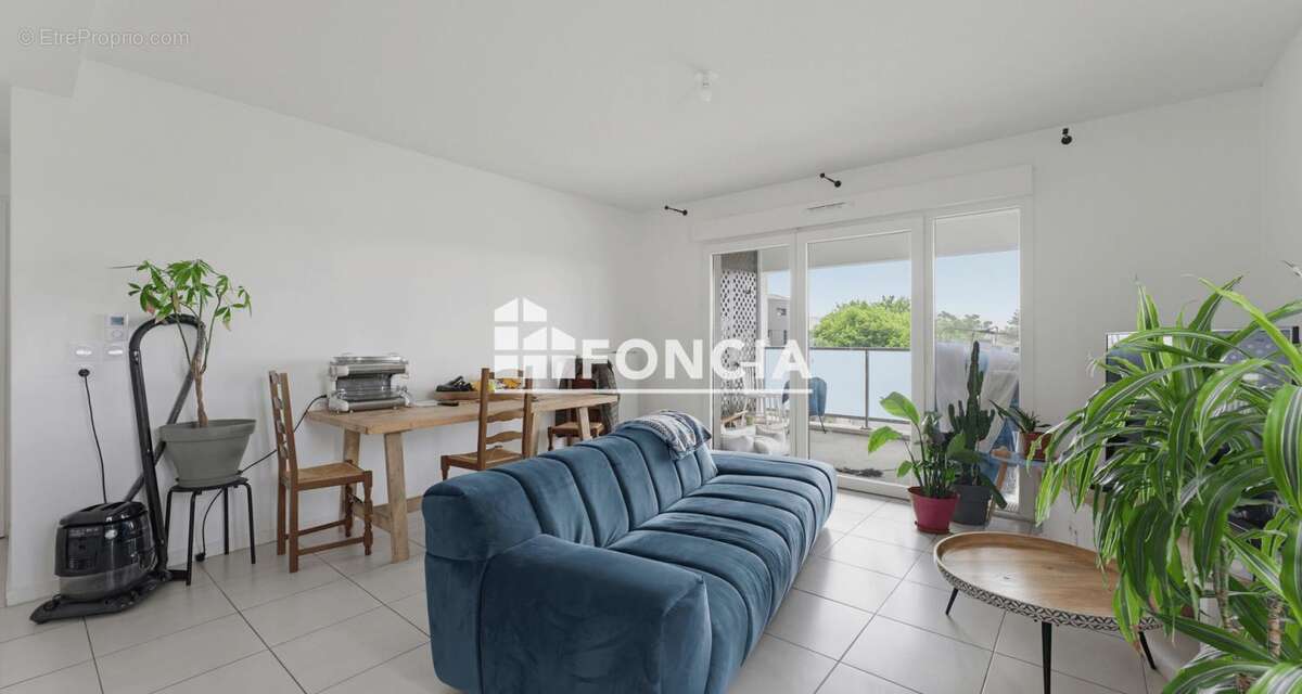Appartement à PAREMPUYRE