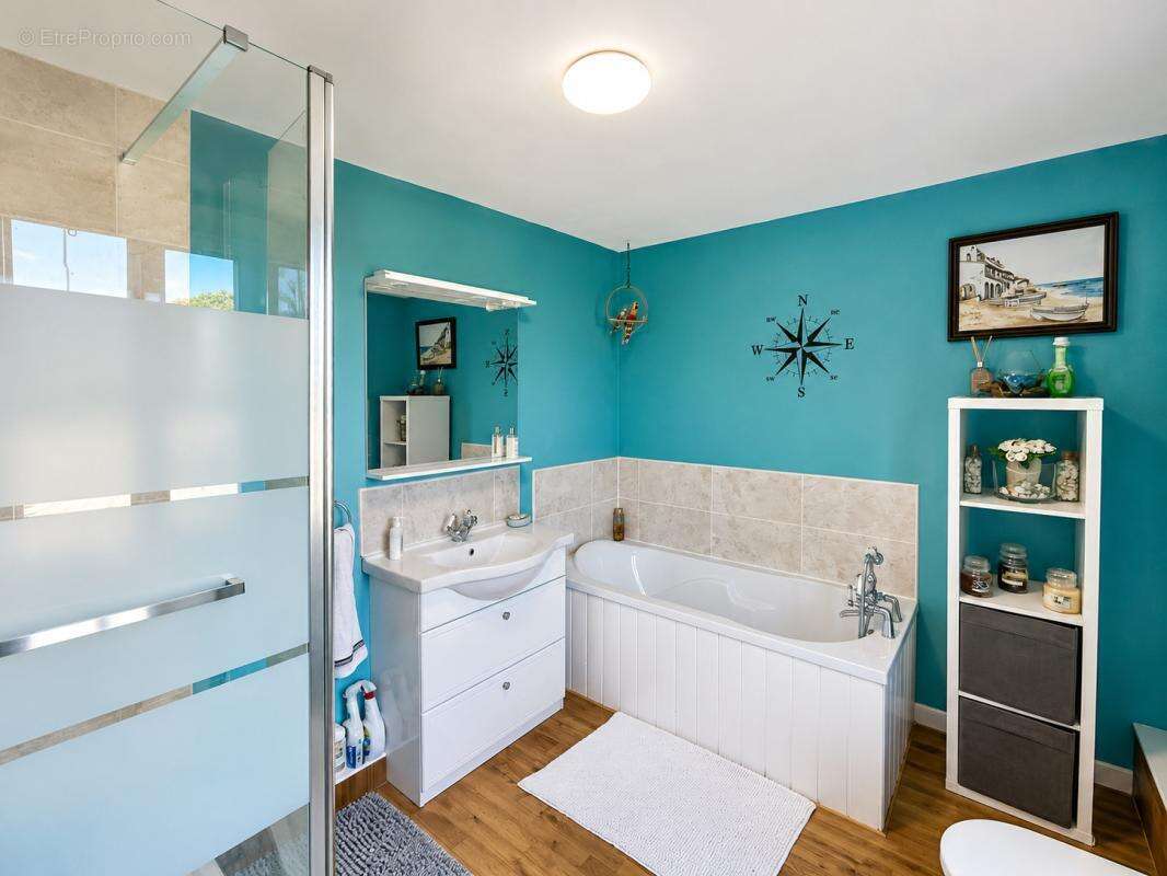 Domaine d'Exception de 17 Hectares, 4 chambres, 251m2 - gara - photo 16