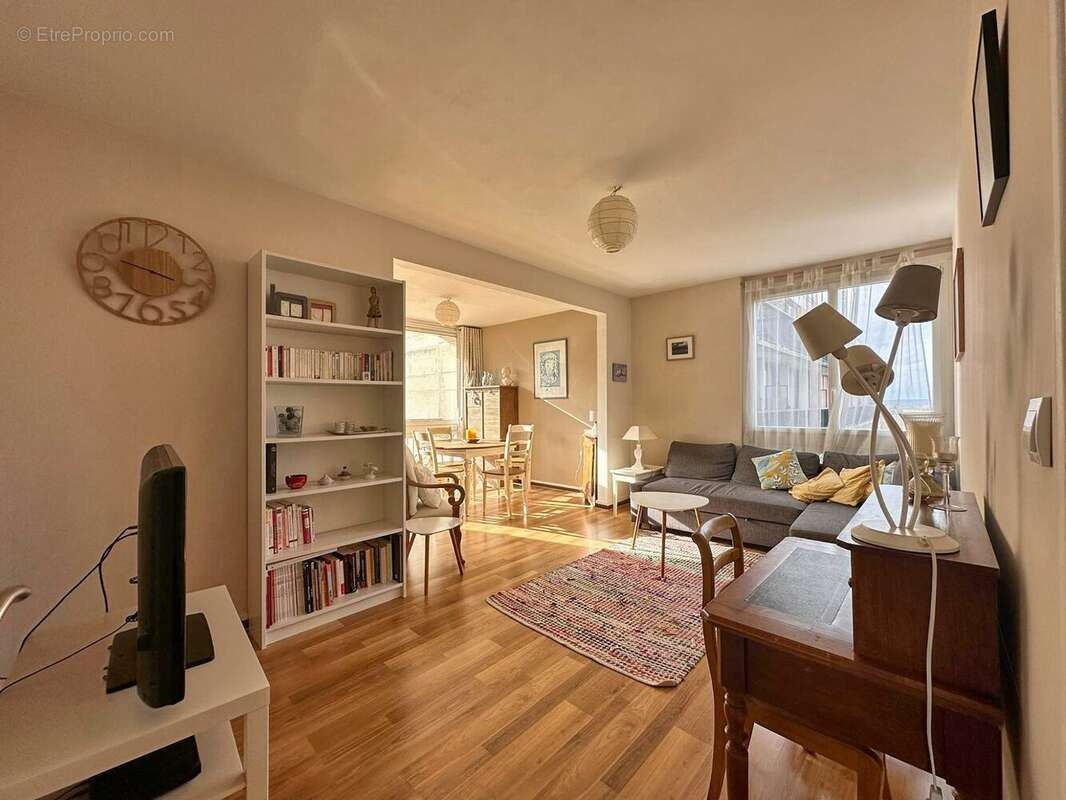 Appartement à FONTENAY-LE-FLEURY