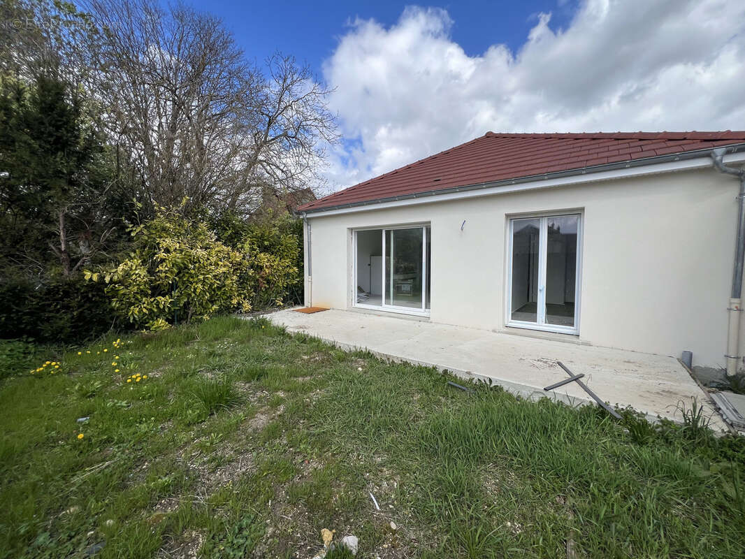 Maison à LEVERNOIS