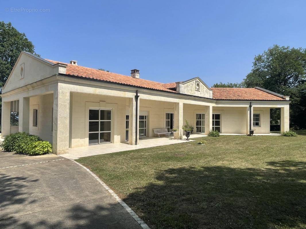 Maison à TERRASSON-LAVILLEDIEU