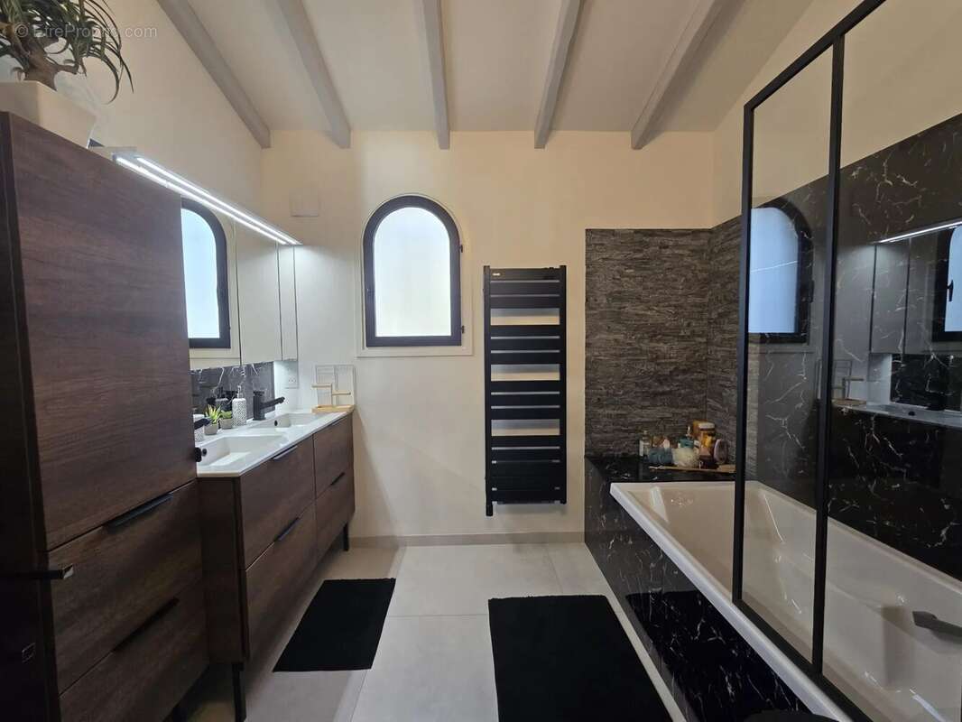 Maison à ROQUEFORT-LES-PINS