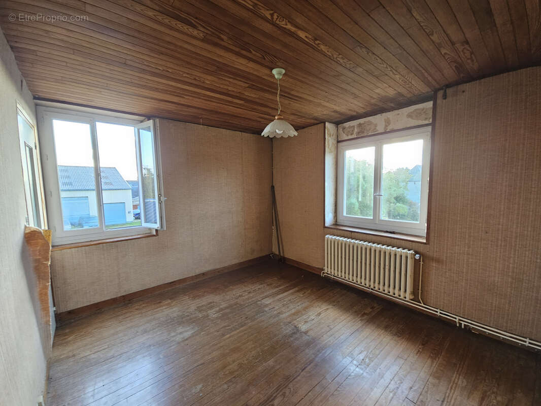 Maison à SAINT-DENIS-LE-GAST