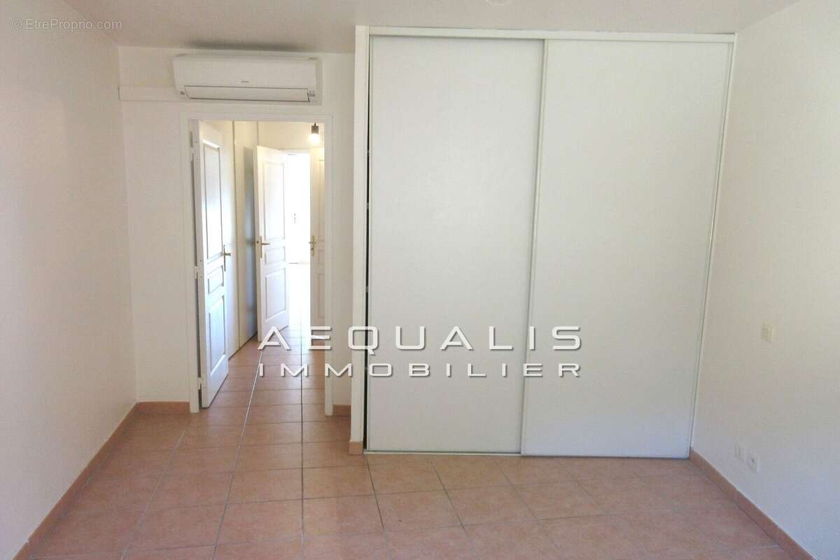 Appartement à SAINT-LAURENT-DU-VAR