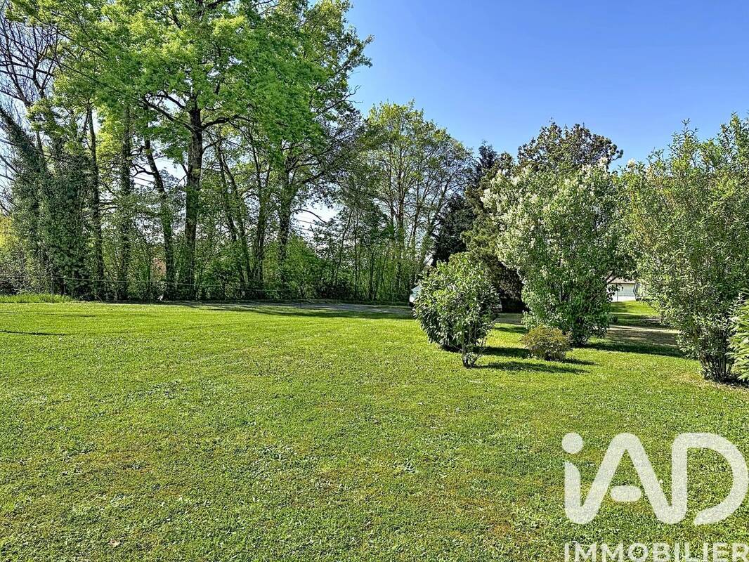 Photo 1 - Terrain à PERS-JUSSY