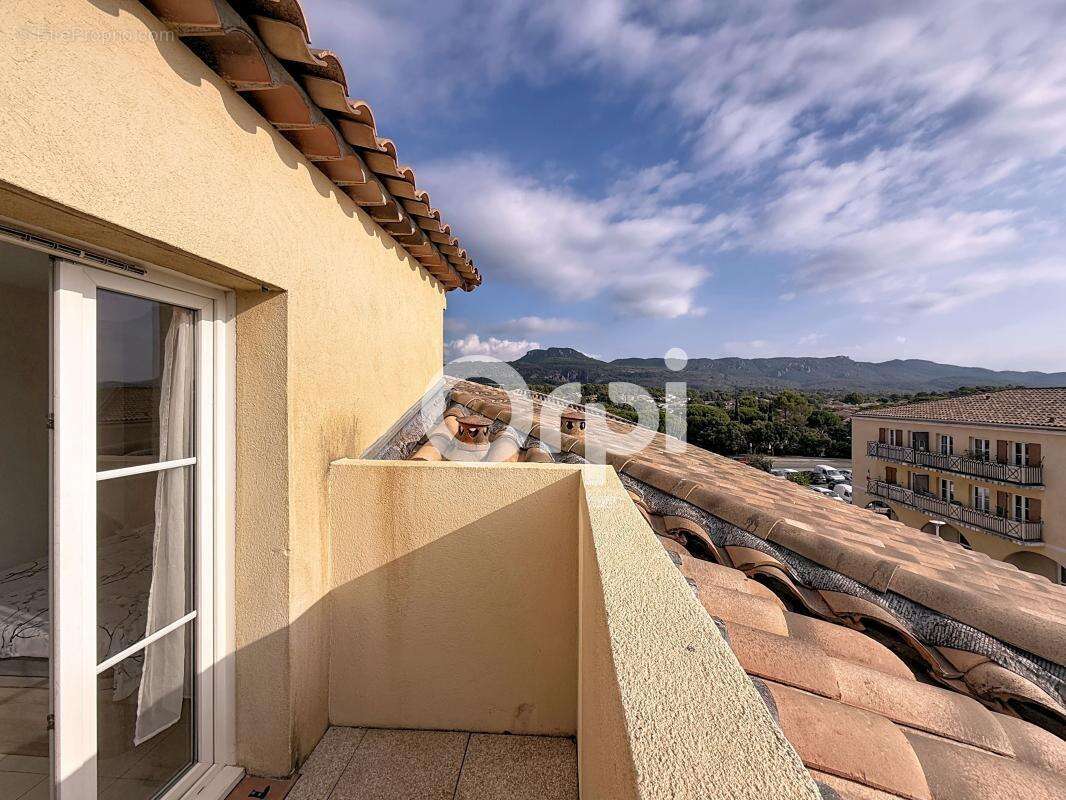 Appartement à ROQUEBRUNE-SUR-ARGENS