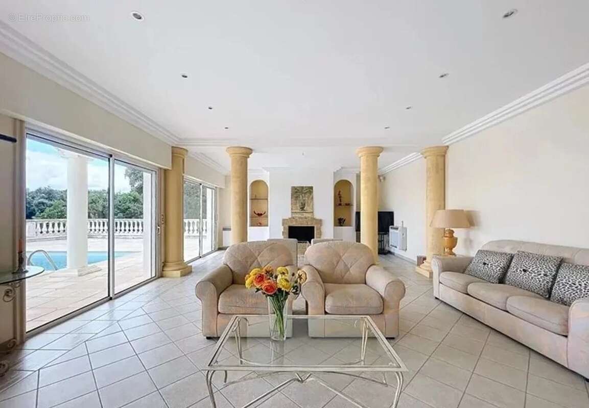 Maison à MANDELIEU-LA-NAPOULE