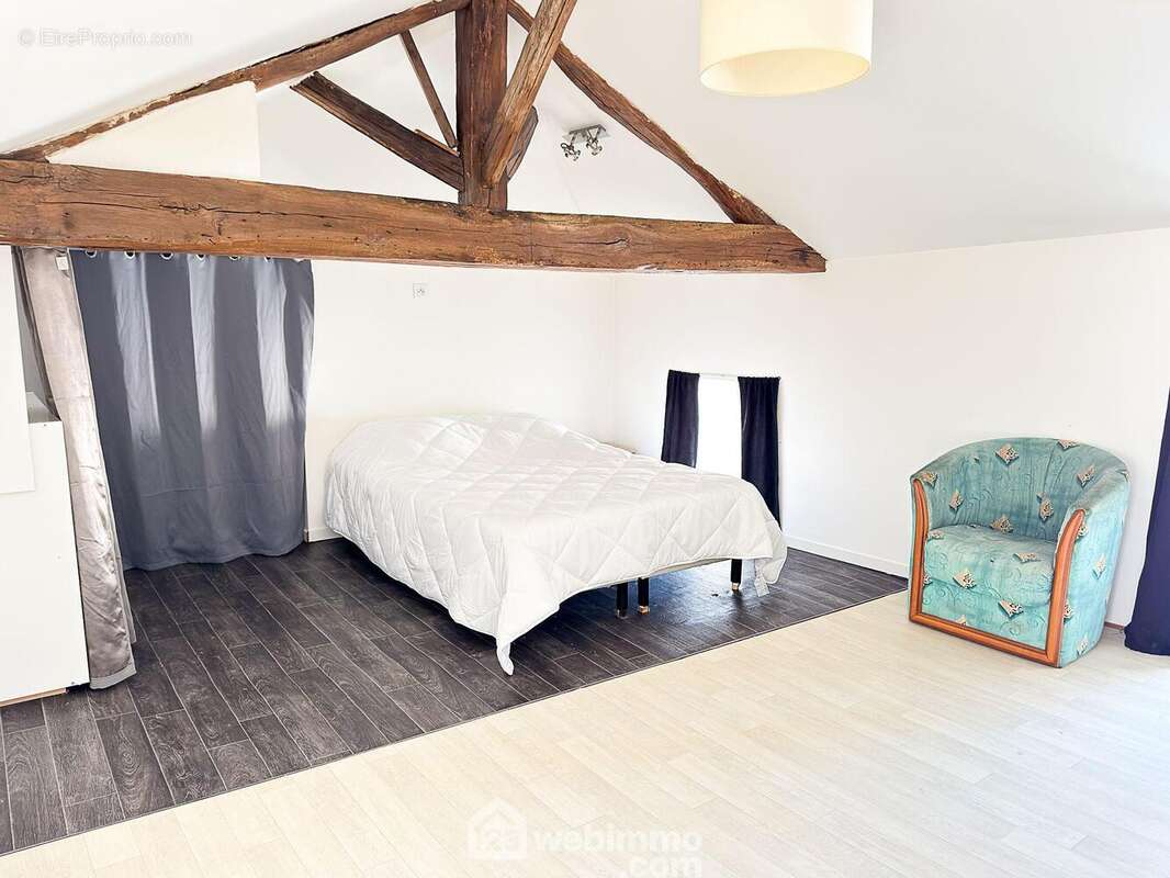 Les 2 étages se répartissent 5 chambres... - Maison à MAULEON