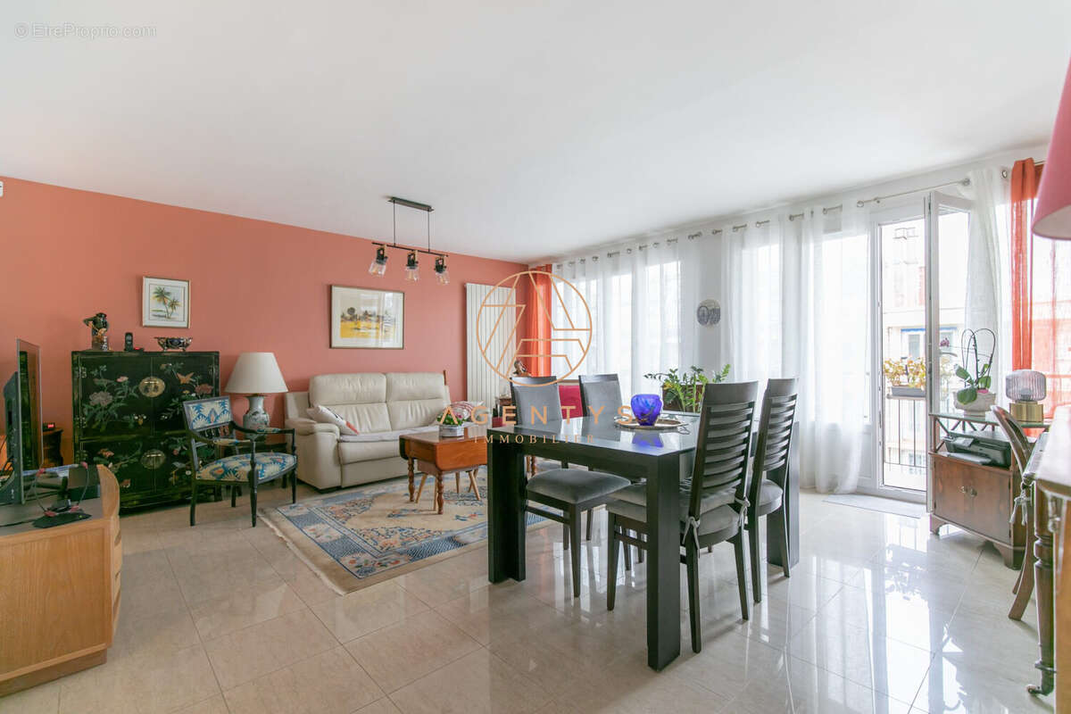 Appartement à SAINT-MAUR-DES-FOSSES