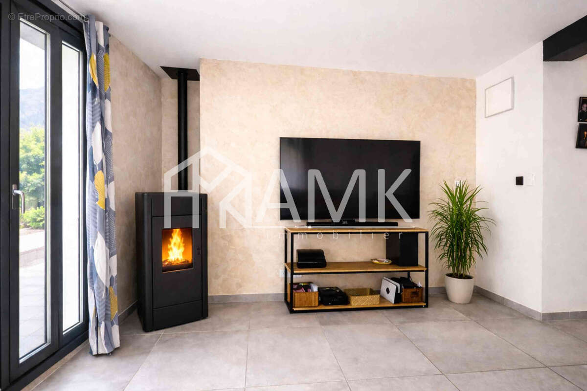 Maison individuelle 140 m2 au sol avec futur studio indépendant & jardins   Cœur de village** - photo 7