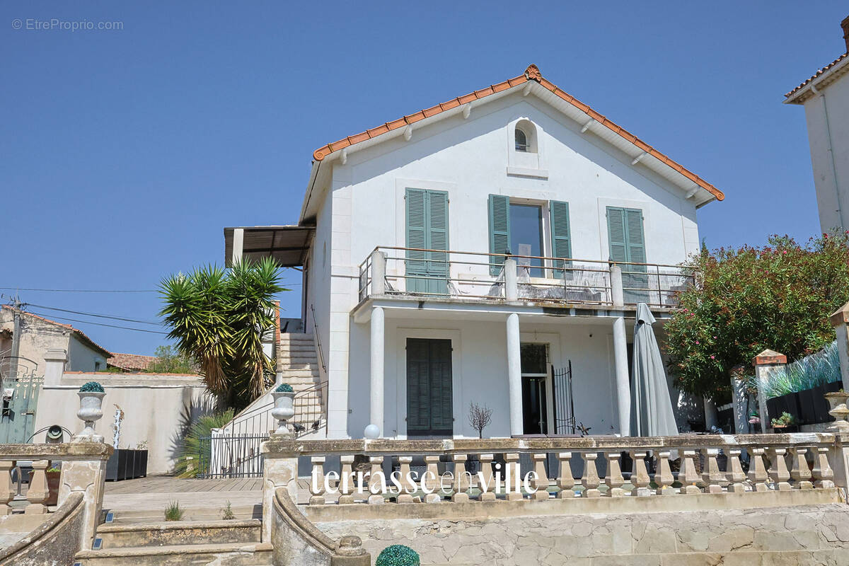 Maison à SAINT-CYR-SUR-MER