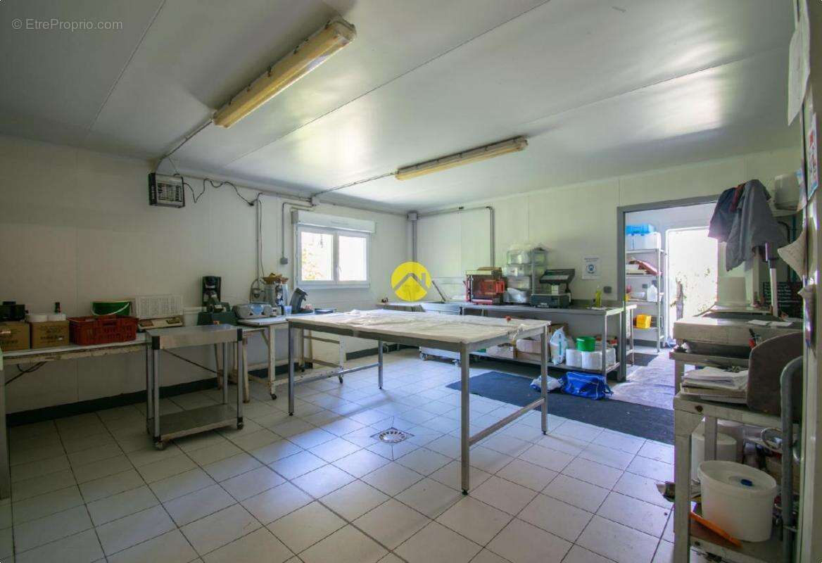Magasin au centre de St-Cyprien - photo 8