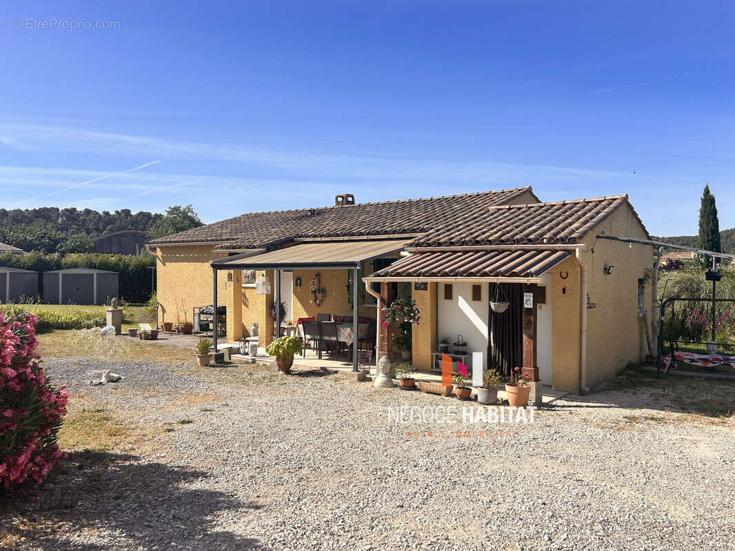 Villa plain pied sur 1209 m2 - photo 17