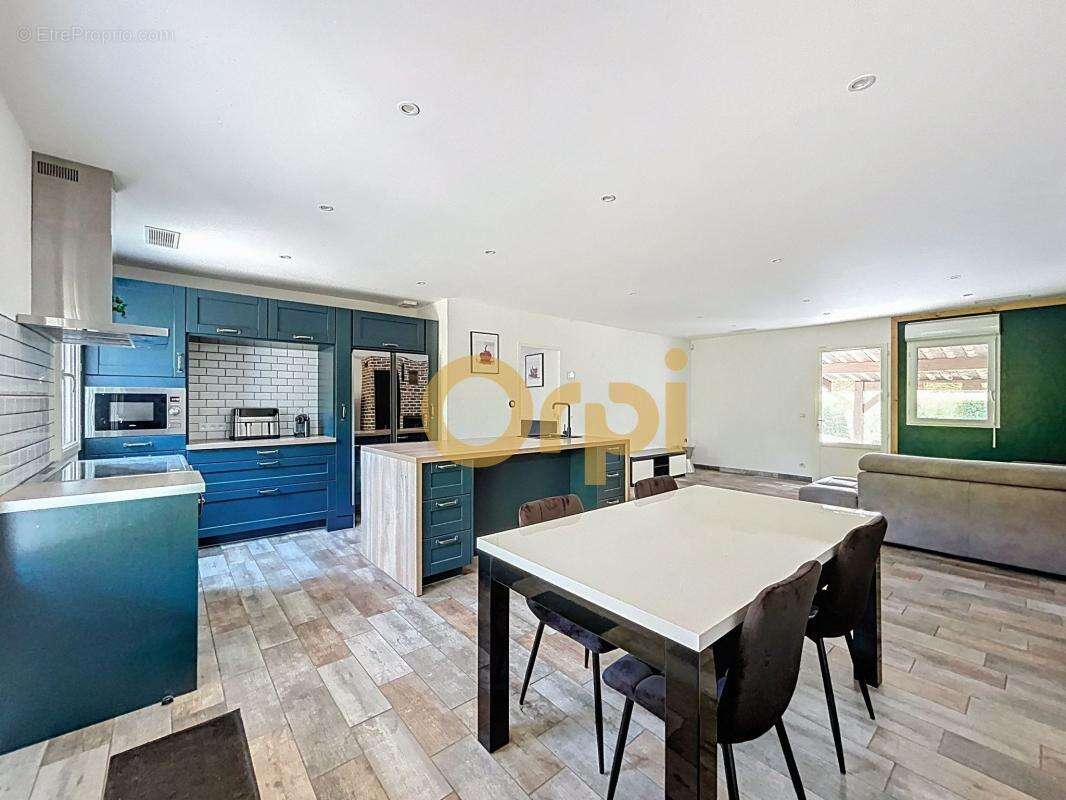 Maison à BAGNOLS-EN-FORET