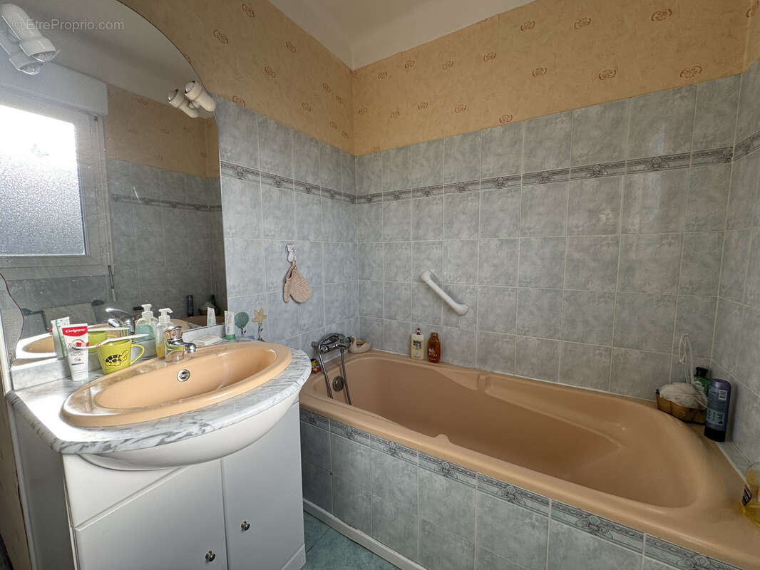 Maison à ONET-LE-CHATEAU