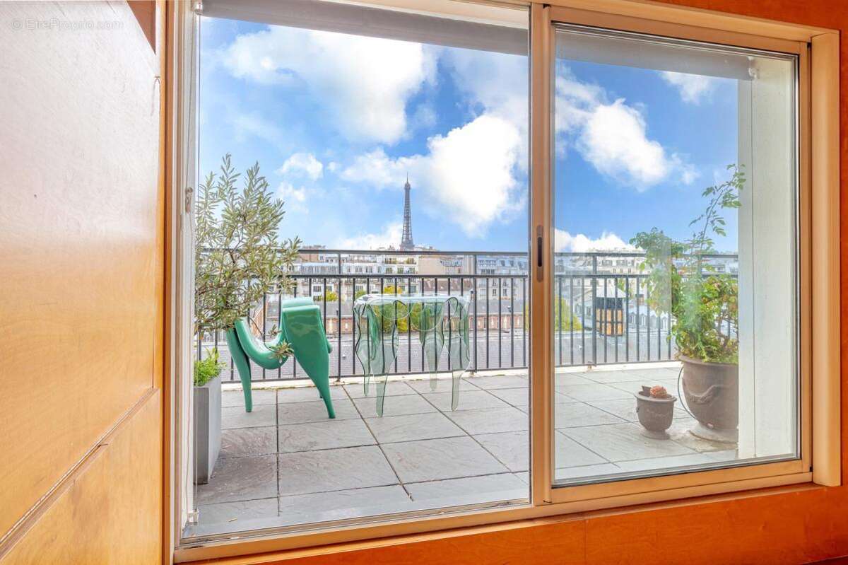 Appartement à PARIS-16E