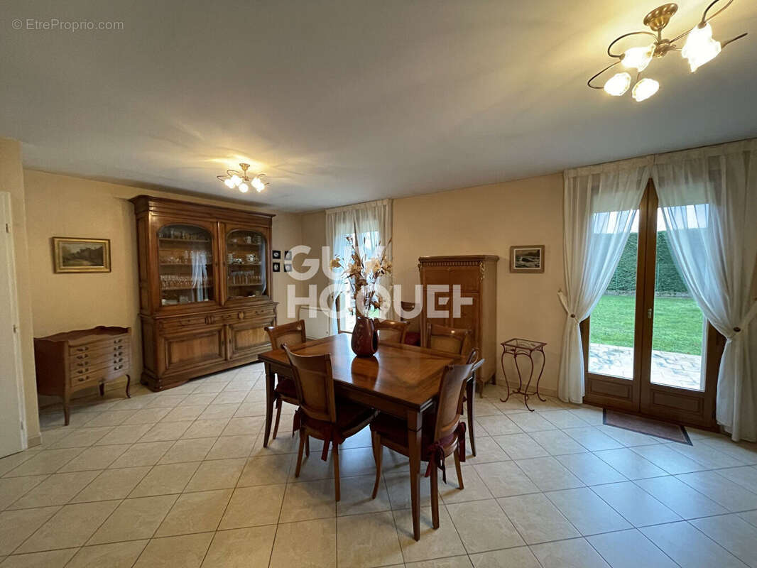 Maison à FONTENAY-TRESIGNY