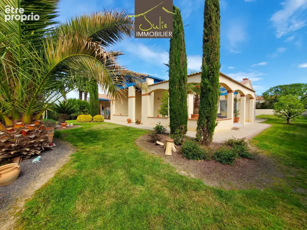 Photo Maison à La Chapelle-Saint-Laurent au prix de 378 000€