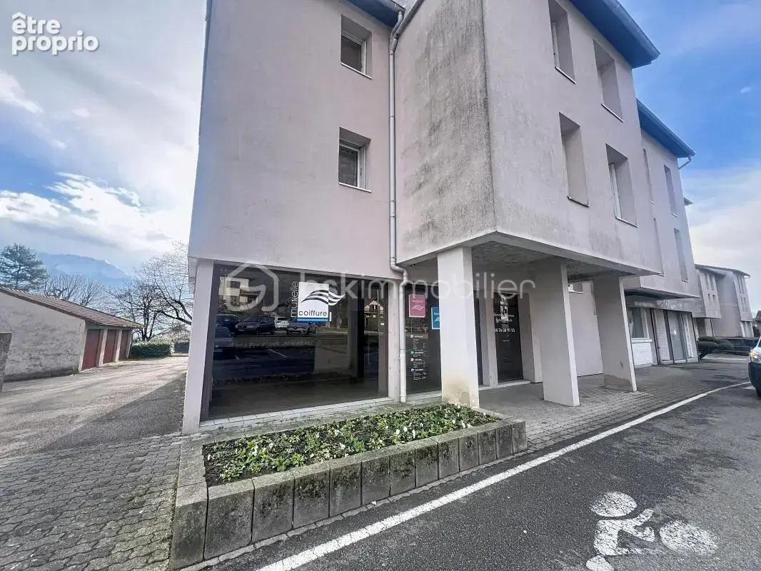 *** crolles - local commercial de 58 m2 *** - photo 2