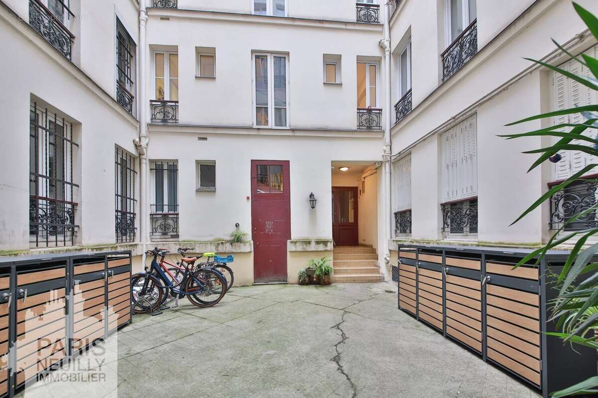 Appartement à PARIS-17E