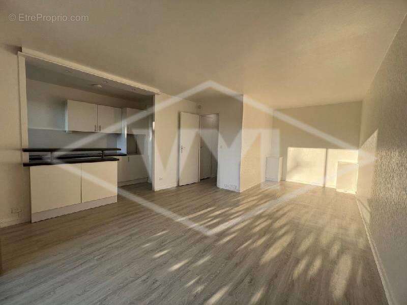 Appartement à COMBS-LA-VILLE