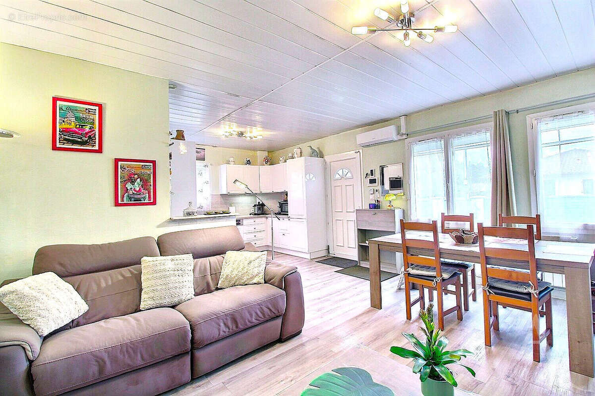 Maison à VILLENAVE-D&#039;ORNON