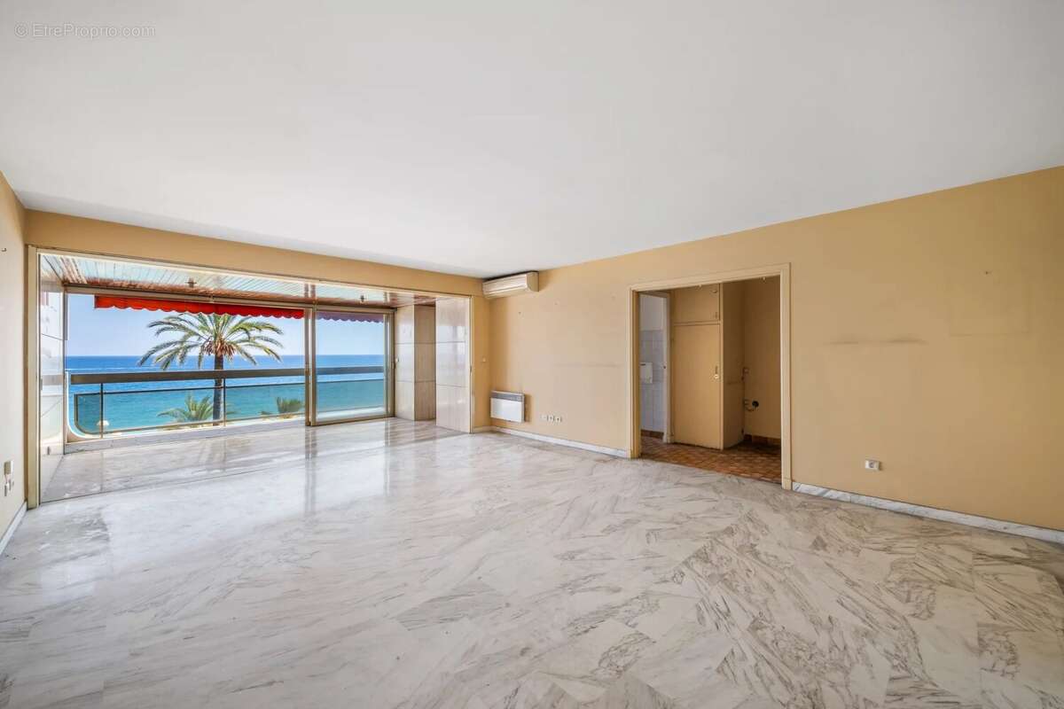 Nice Promenade des Anglais - 3 pièces à rénover - Vue Mer - photo 25
