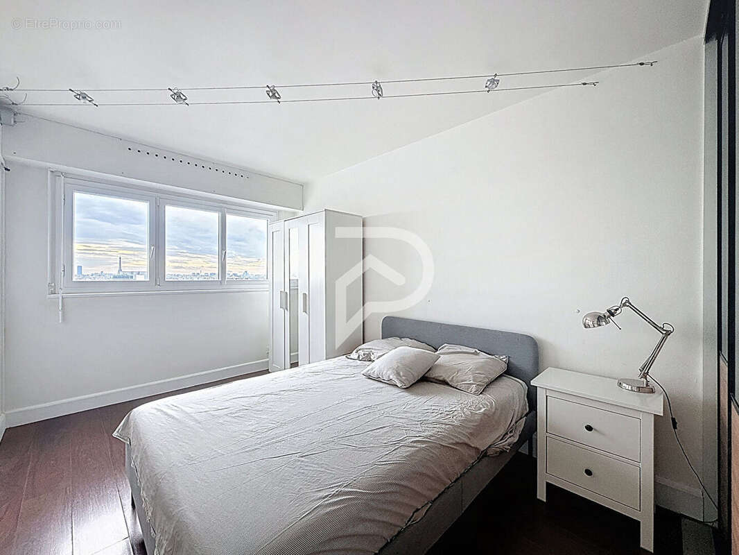 Appartement à COURBEVOIE