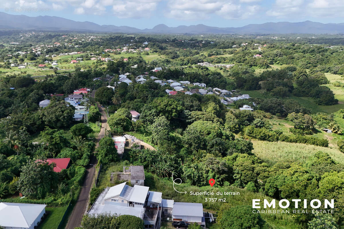 Terrain à PETIT-BOURG