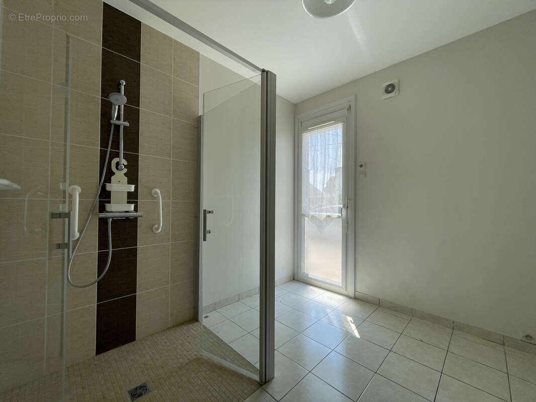 maison 3 chambres avec vie de plain pied proche des commerces - photo 4