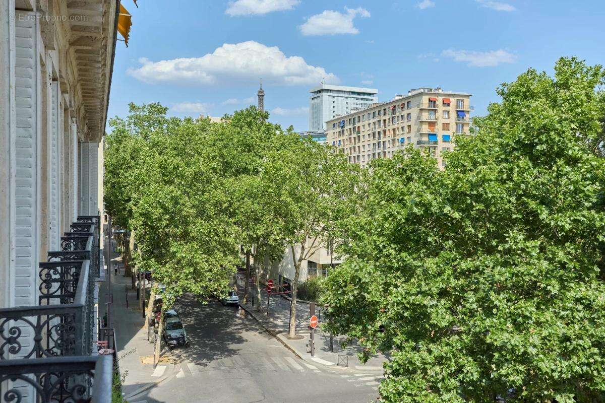 Appartement à PARIS-16E