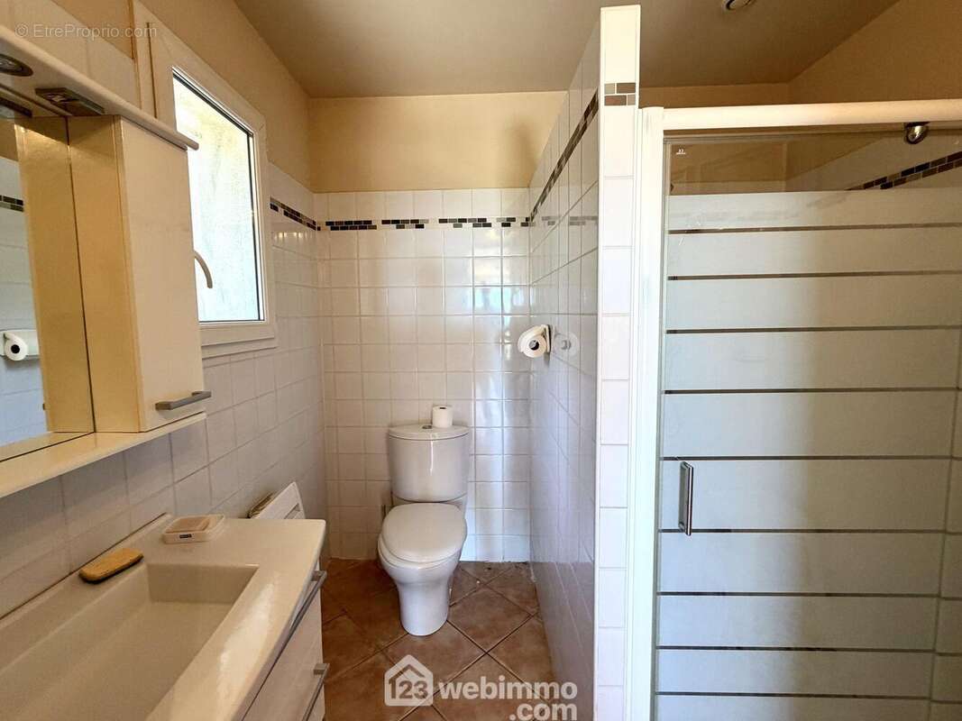 ...Avec sa salle d'eau privative - Maison à BORGO