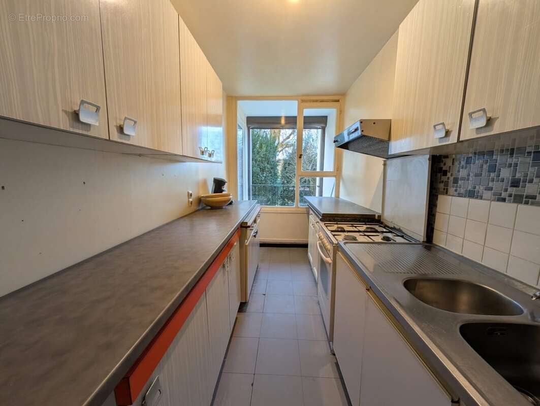 Appartement à LES CLAYES-SOUS-BOIS