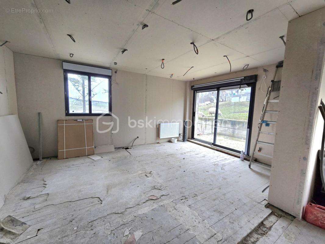 Maison à finir de rénover – 180 m² – Beau potentiel – Terrain 5 010 m² – Aubiat - photo 6
