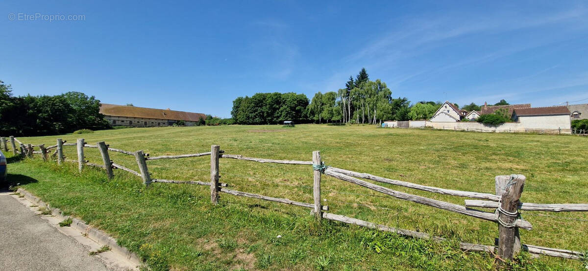 Terrain à NOGENT-LE-ROI