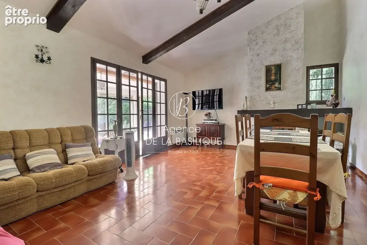 Maison 5 pièces 115 m² à vendre à Saint-Maximin-La-Sainte-Baume (83470) - photo 4