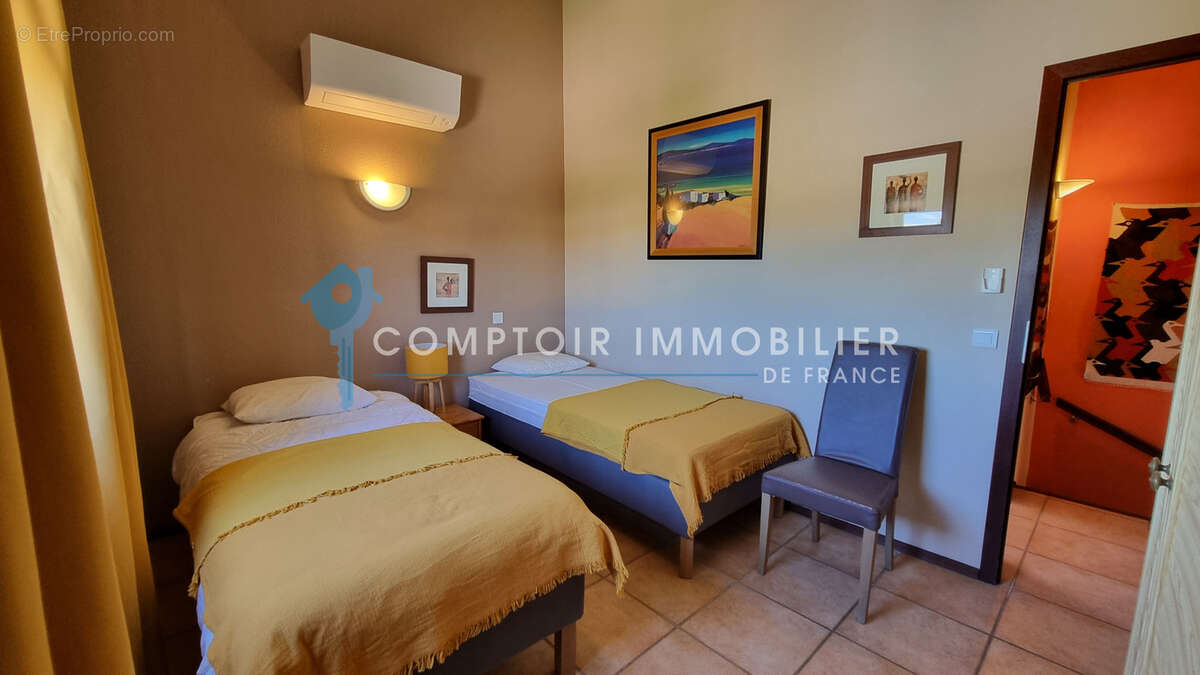 VAR (83) - À VENDRE - VIDAUBAN - Villa 4 chambres dans un domaine hôtelier sécurisé - photo 9